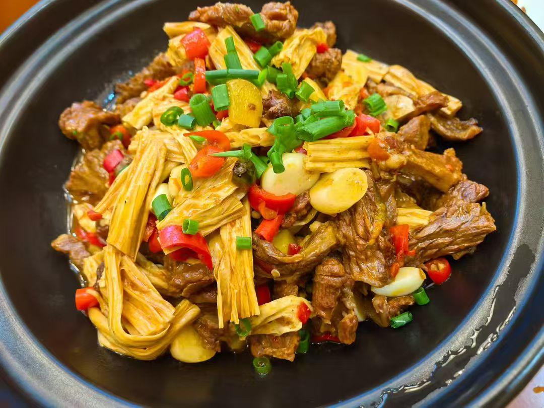一盘色香味俱全的豆枝炒肉