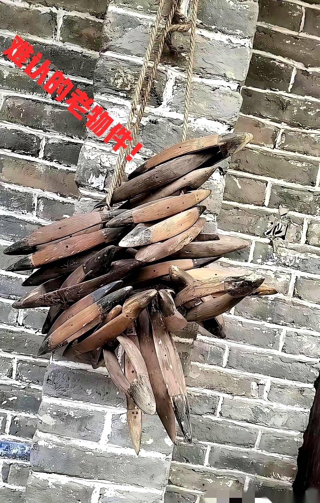 我跟你讲，这事儿绝了。
300多个脑袋凑在一起，愣是没看明白一个老物件是干啥的。