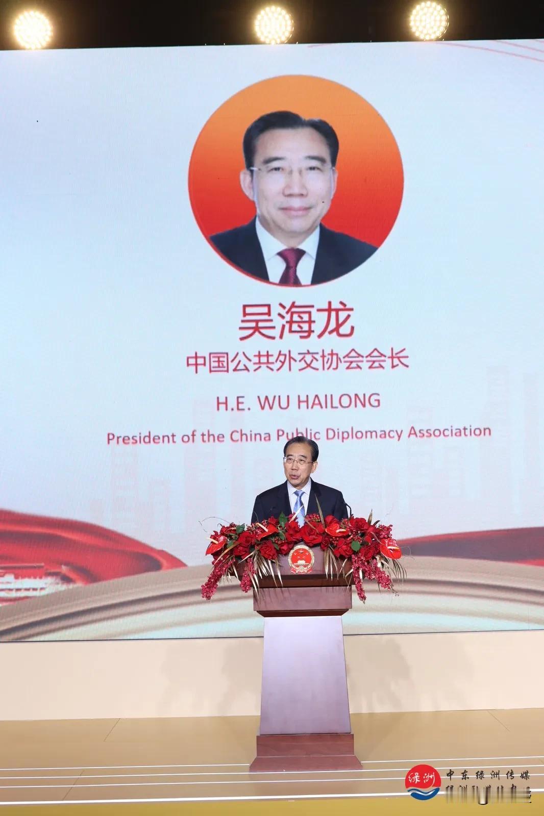 不得不说
一个总领馆要办一个这么大的活动不容易
为欧大使点赞，迪拜论坛很成功。光