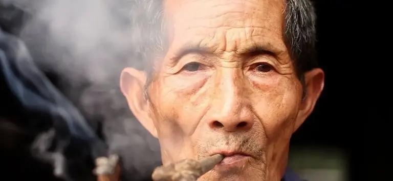 香烟要被洗白了？中科院重磅研究，尼古丁可能会降低 40％死亡率？

先别急着乐，