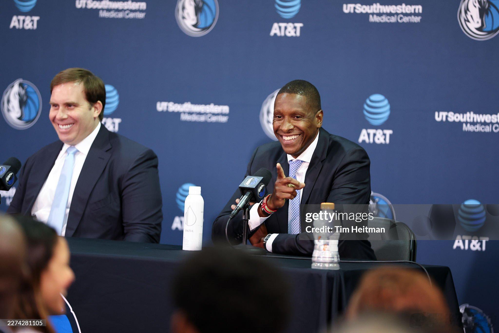 MFFL 来自Marc Stein的消息。雷霆￼与达拉斯￼已经在商讨交易，这笔交