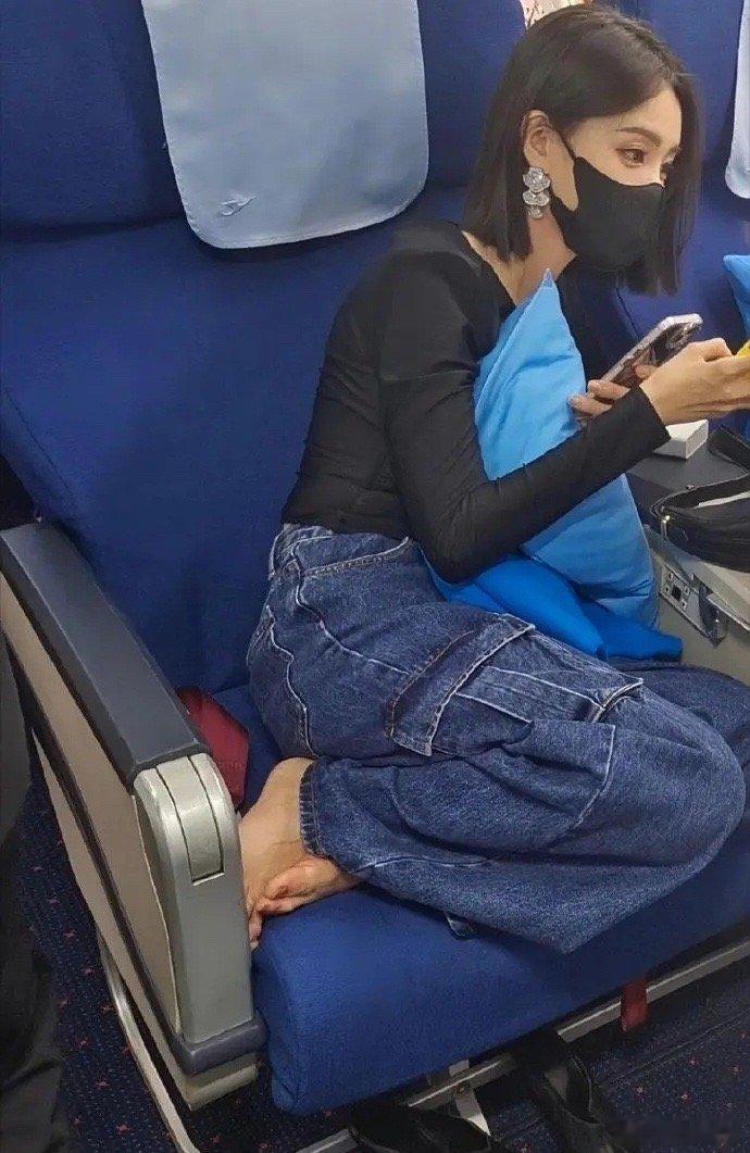 208们公众场合能不能有点儿素质[允悲] ​​​