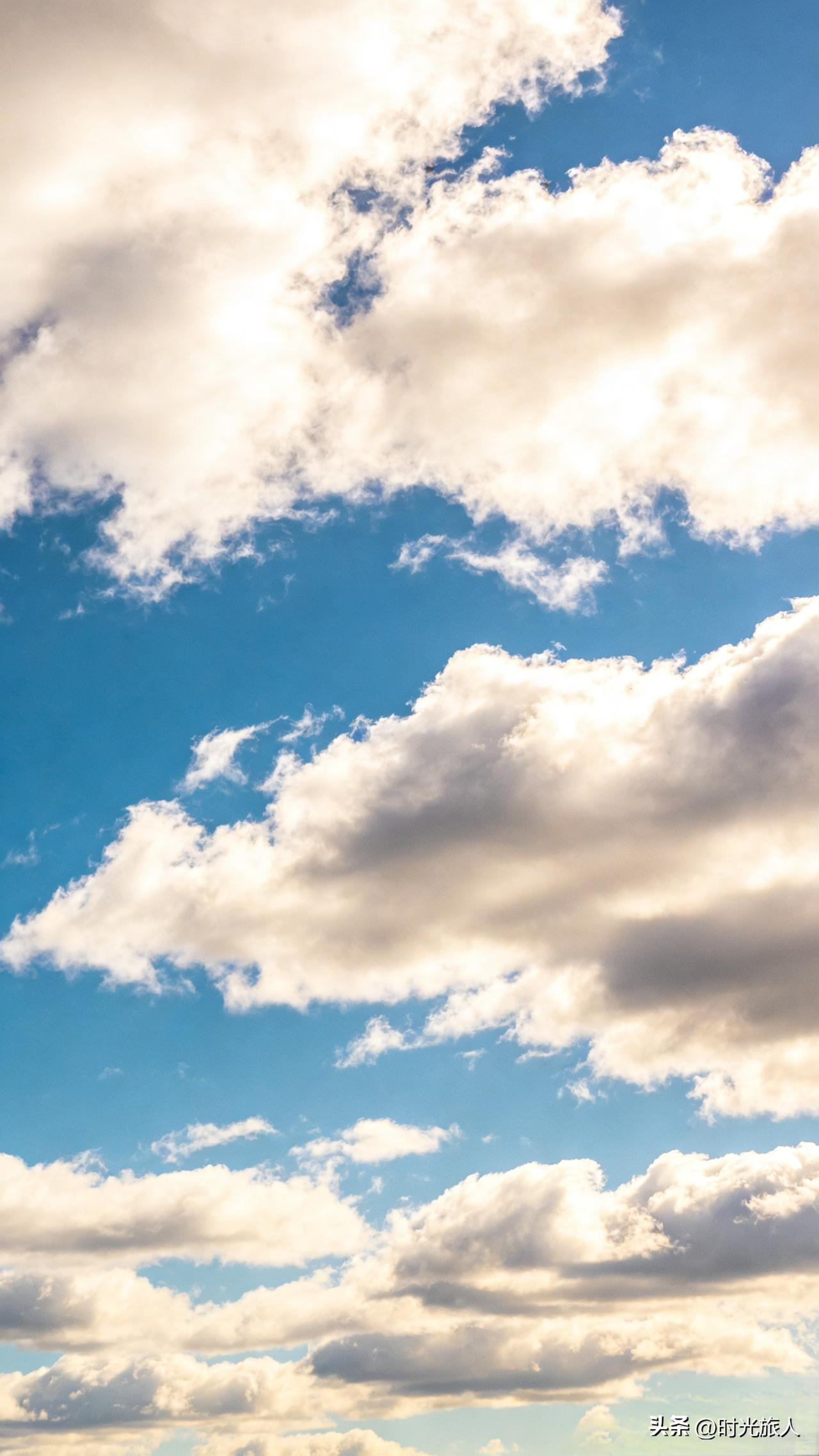 独处的时光最是自在，闲坐窗前听风叶语，随口便有了此句。
不求对仗多严苛，只求心境