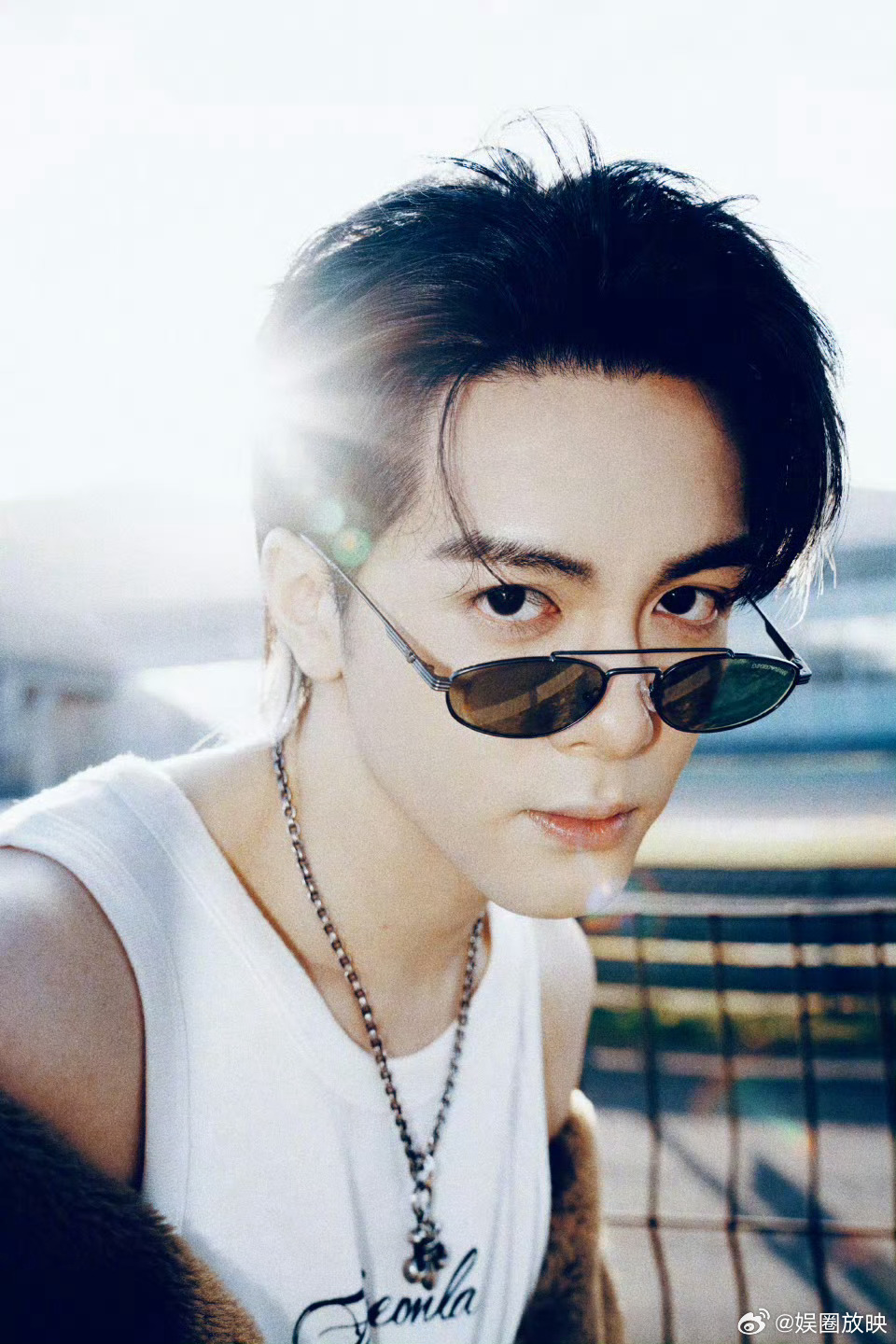 曾舜晞摸黑录音救命！曾舜晞为了新歌也太拼了！摸黑录到嗓音沙哑、胡茬冒出，反复打磨