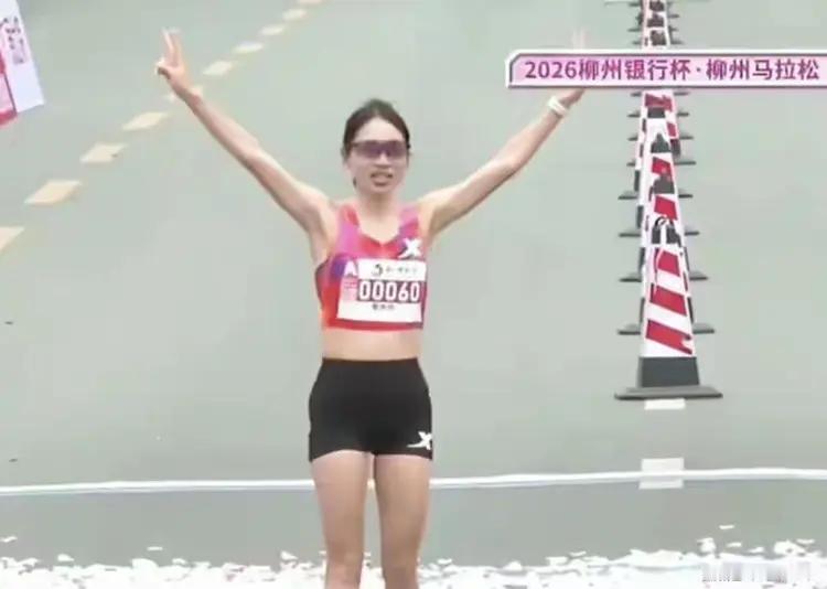从护士跑者到全职赛场战神，这几场比赛直接封神！
1.哈尔滨马拉松，2小时35分2