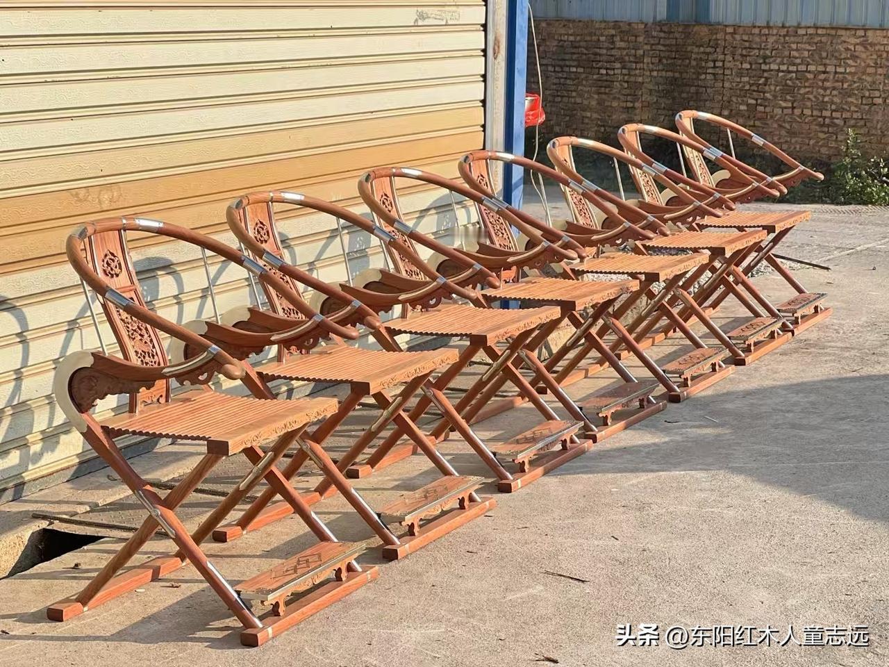 心有丘壑  眼存山河

缅甸花梨｜头把交椅

规格66*63*52*102cm