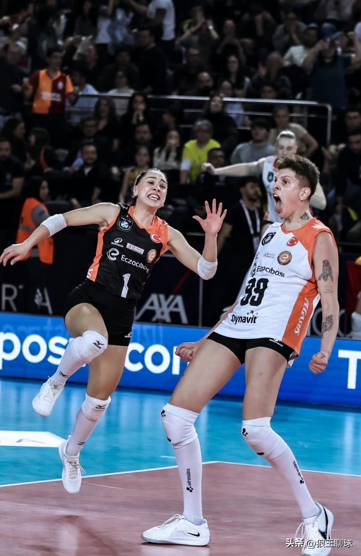 卡拉库尔特在今天凌晨2025-2026赛季土耳其🇹🇷女排杯半决赛，伊萨奇巴希