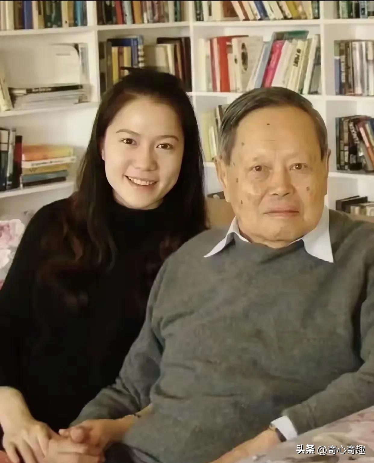 大龄剩女坚持找个高富帅难不难?
大龄剩女最好不要以从前的标准找同龄人！既然剩下了