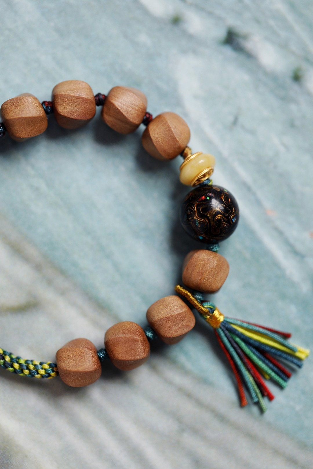 老山檀香 原创【幼宜】9mm 老山檀香，香韵迷人，搭配贝壳珠、玛瑙等配饰；把玩之