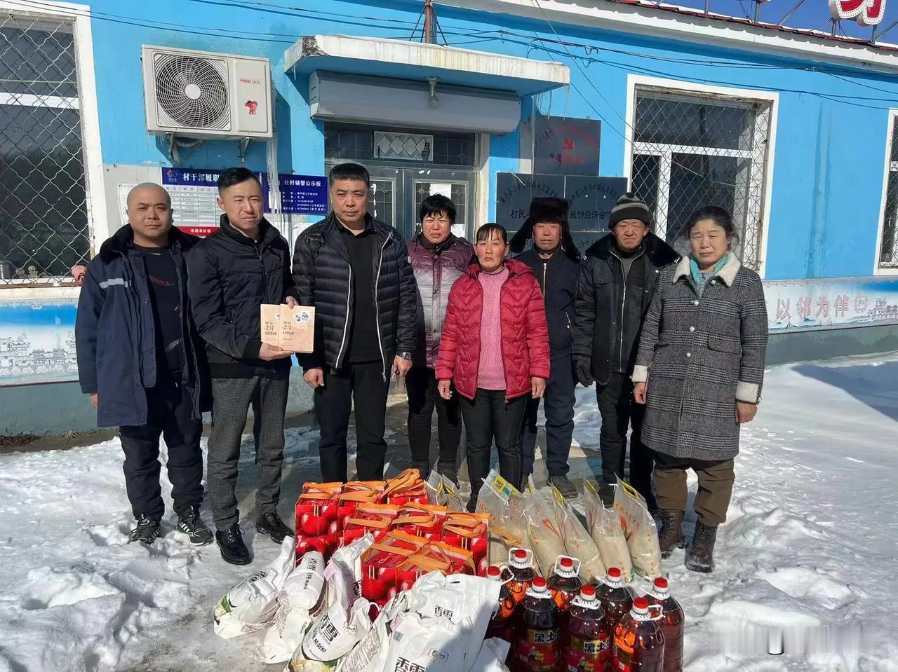沈阳：回家过年不忘慰问  赠书播撒雷锋种子


2024年2月7日，沈阳优秀志愿