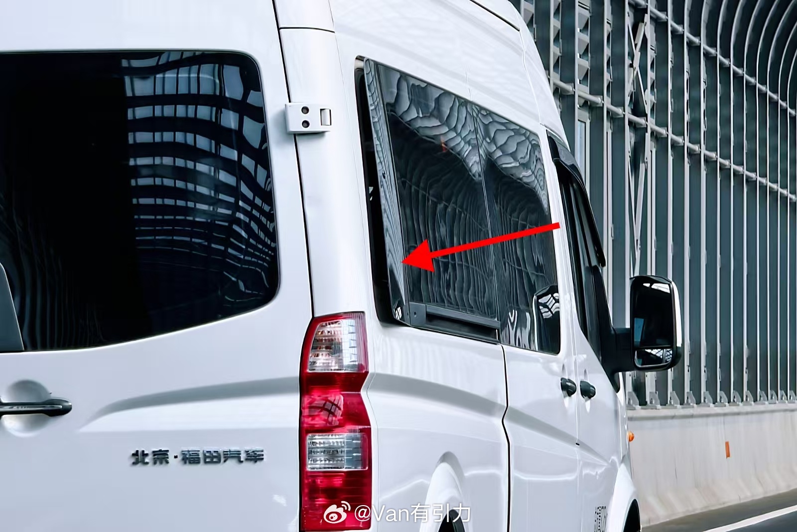 负压小侧窗绝对是个好东西，值得在van圈普及，如果能电动开闭就更好了van事通