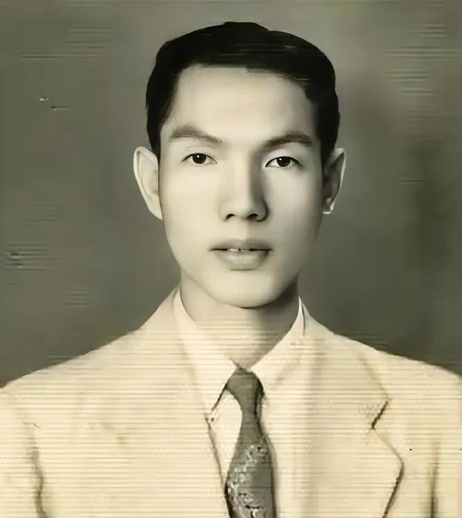 1958年，一个叫田家炳的印尼华侨带着自己的家人移居香港，并在元朗的屯门海边购买