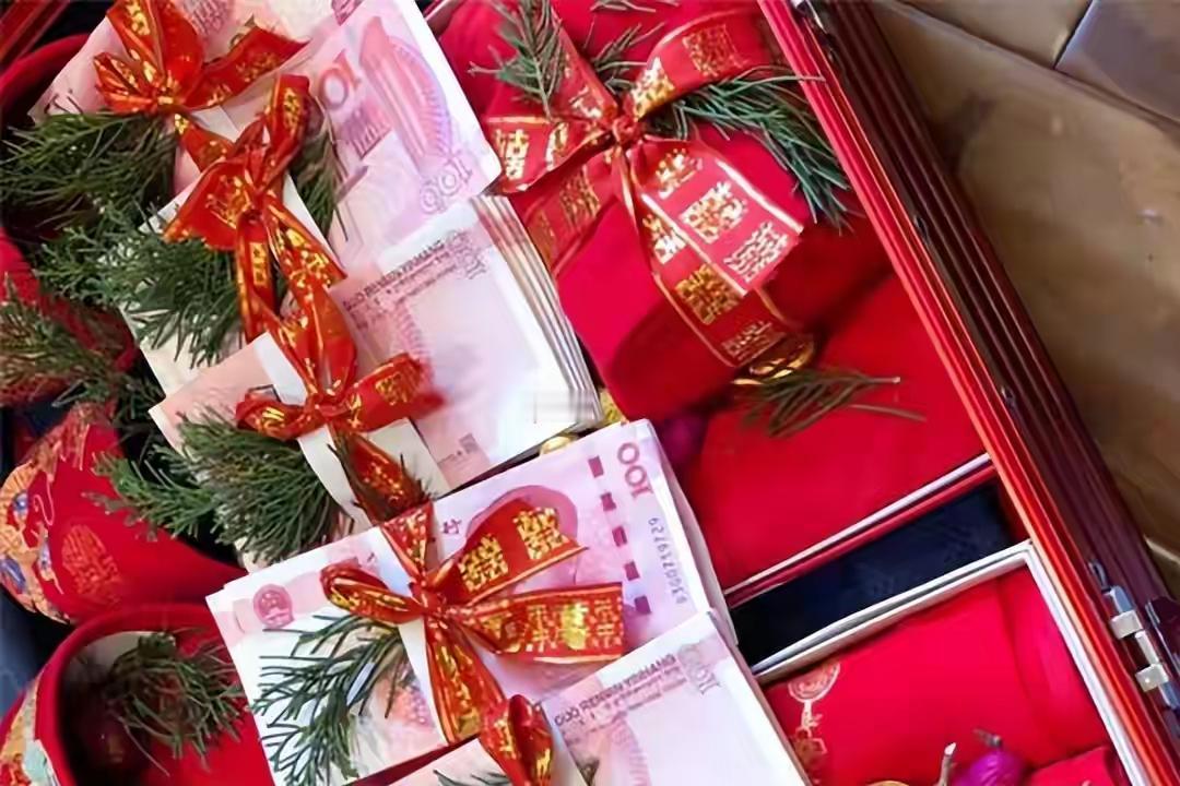 彩礼到底给谁？男方认为彩礼是小家庭的启动资金。女方父母认准彩礼是自己的养老钱。夹