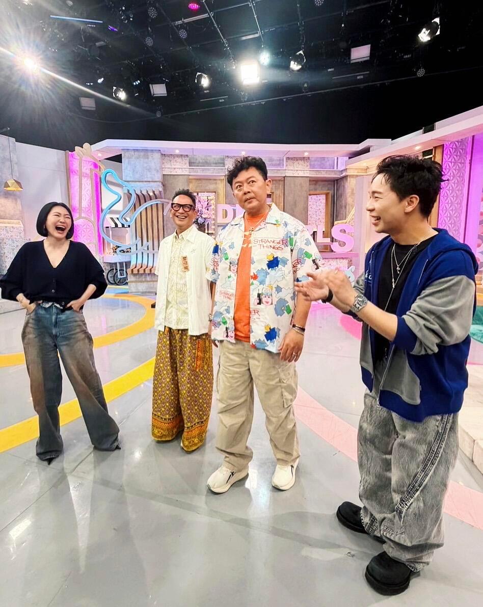 在高山峰那捡到一张小S录小姐不熙娣的路透好久没看到熙娣笑得那么那么开心喔