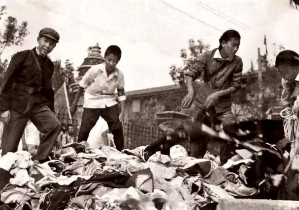 杨沫：儿子带同学来抄家，这就是“造反有理”? 一九六七年五月三十日一件稀奇的事，