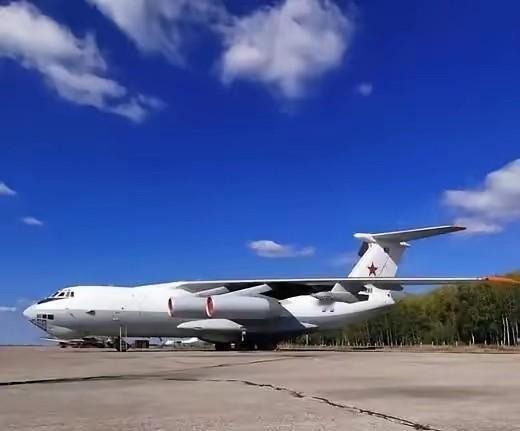 东方大国太聪明了：趁着俄罗斯武器滞销，一口气订购20架大飞机

正如某些国际研究