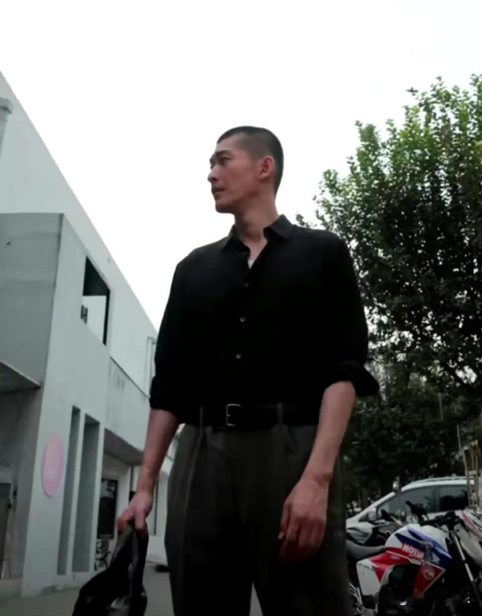 张翰这次可算演对角色了！这家伙闷头干大事，又开发出新戏路了，终于跟自己和解了，不