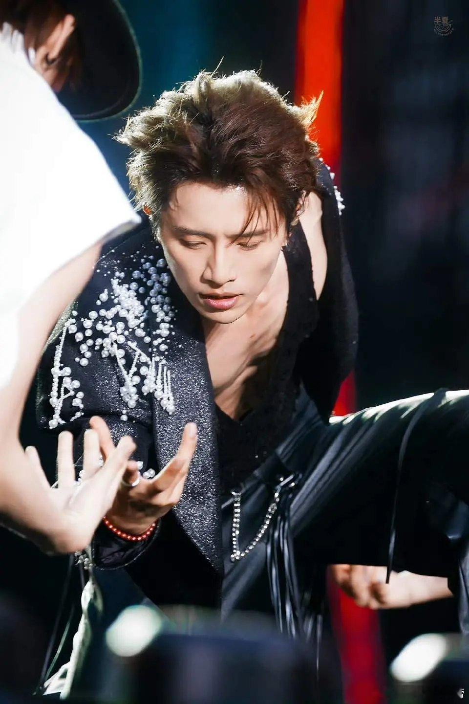 有一说一，伯远算不算內娱颜值最高的歌手？ 