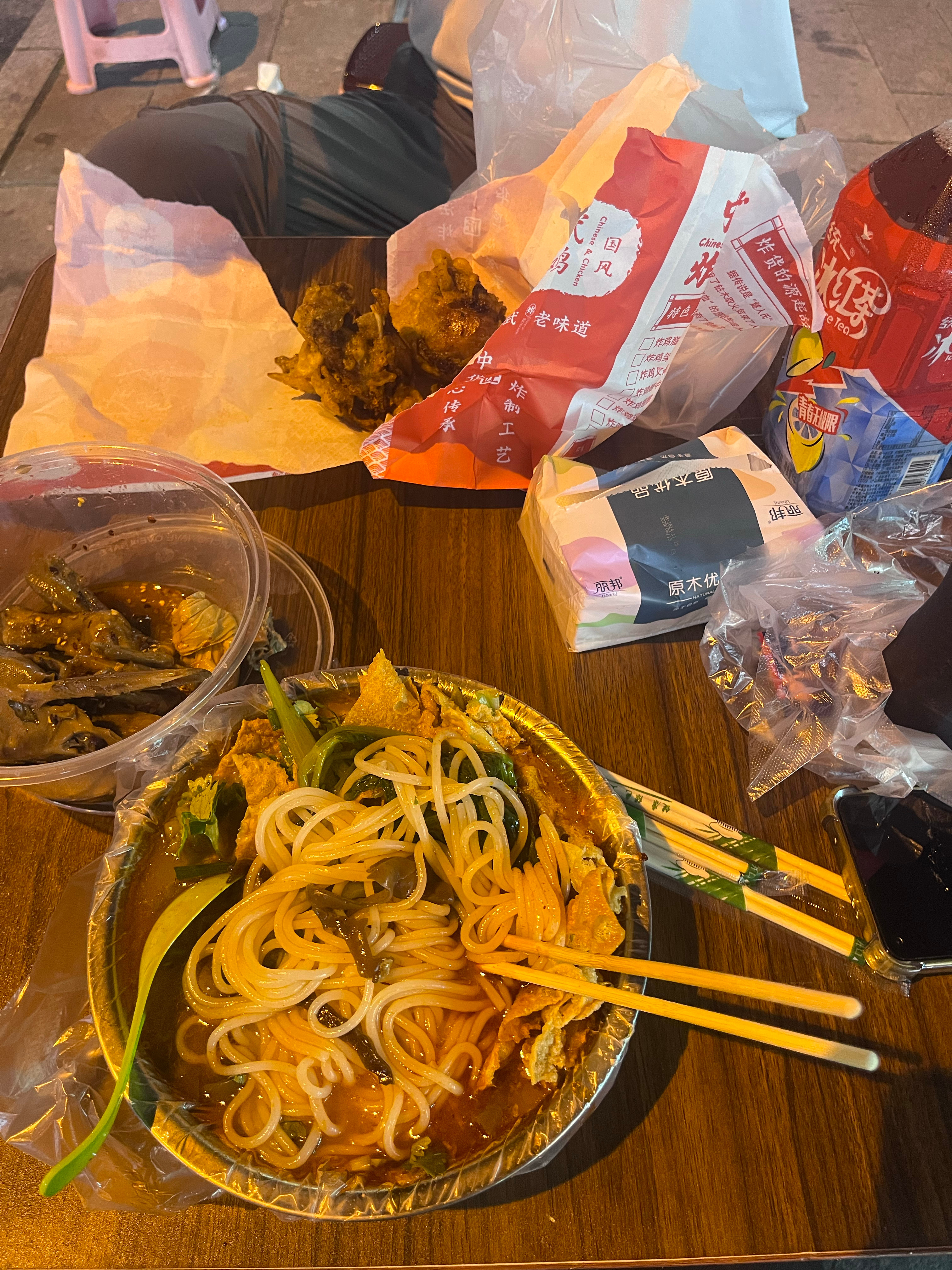 七夕也要好好吃饭奥白天上班，晚上和队友一起吃路边摊也很幸福🥰解锁路边摊螺蛳粉，
