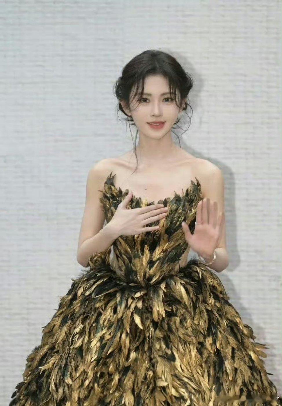鞠婧祎如果没有刘海简直太离谱了😂  