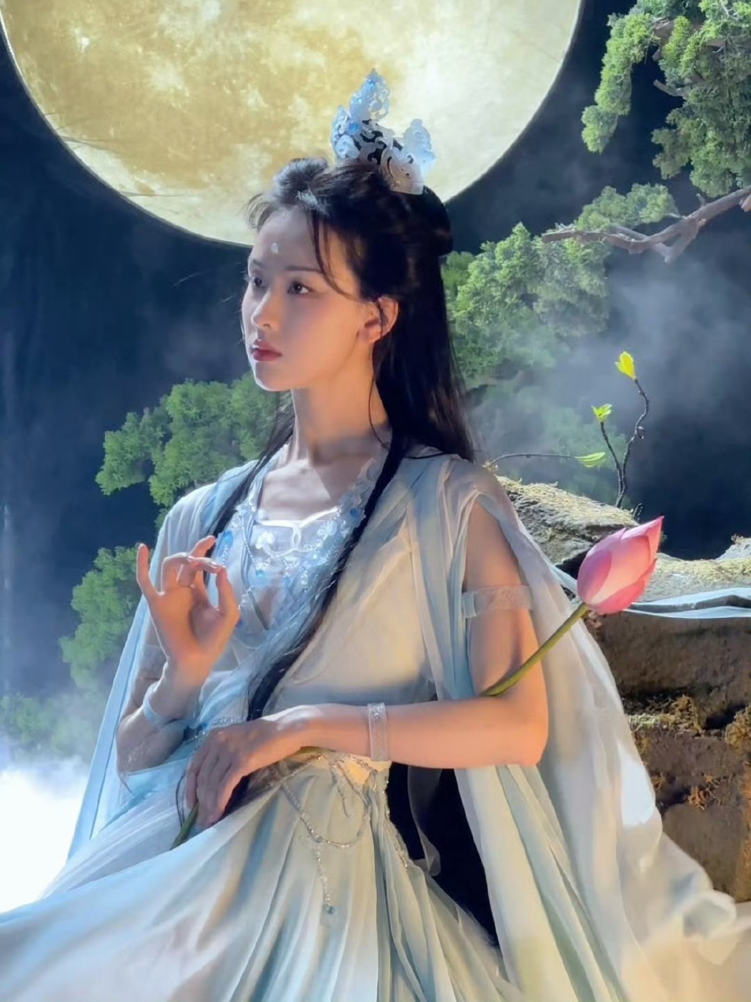 陈都灵水干冰月陈都灵水冰月！ ​陈都灵水干冰月哈哈哈哈 ​​​