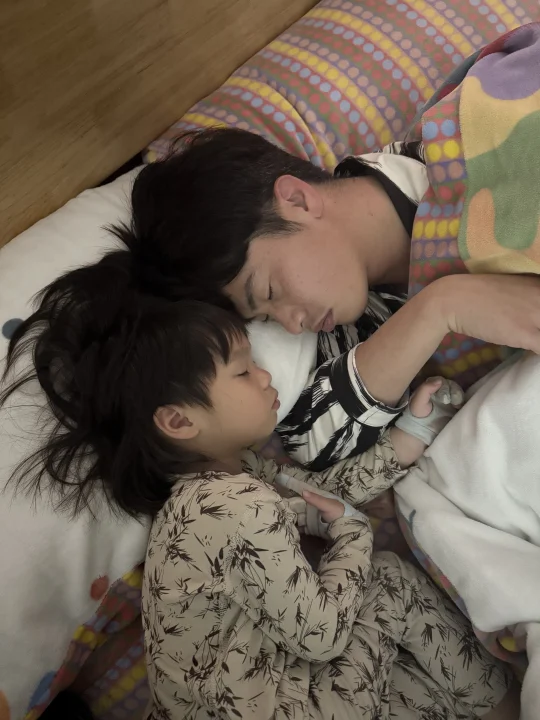 进房间看到这一幕，我酸了……