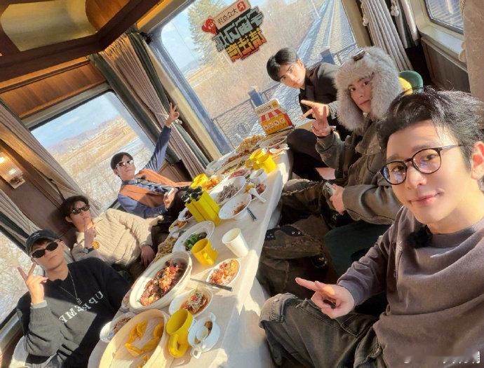 黄晓明晒热度八千合照黄晓明期待一下露腹肌 期待一下9000 