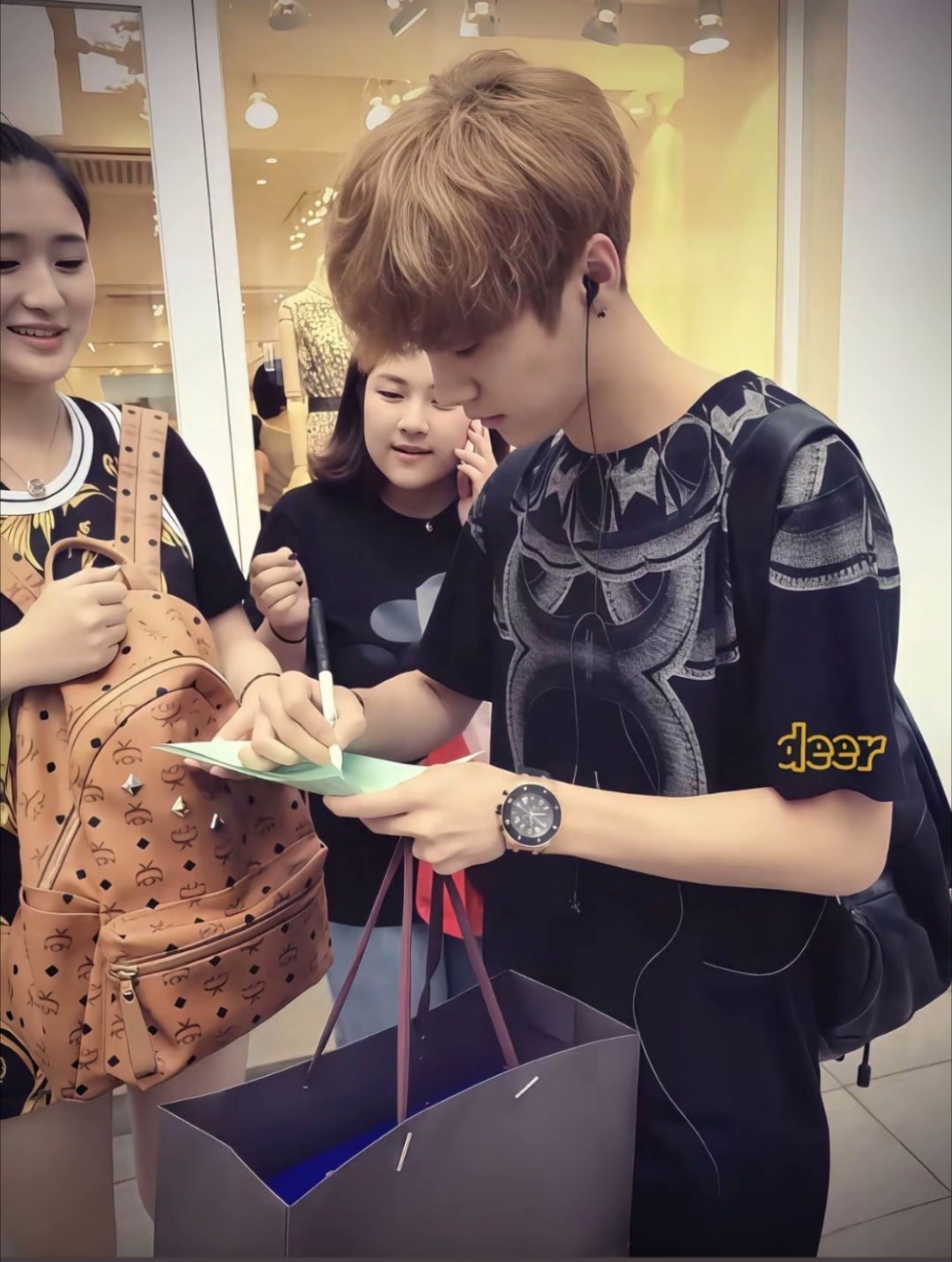 鹿晗 分享一下好喜欢的一张图 