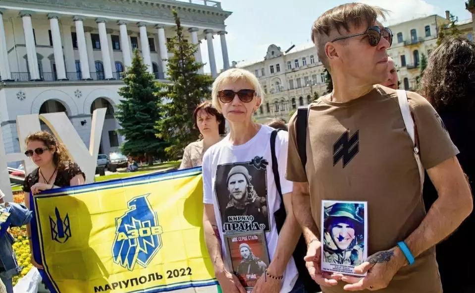 在基辅，去世的亚速营成员的亲属，要求增加乌克兰的公墓数量。