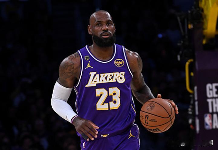 詹姆斯谈球队：我们出现了太多非受迫性失误

4月30日，NBA季后赛一场对决正式