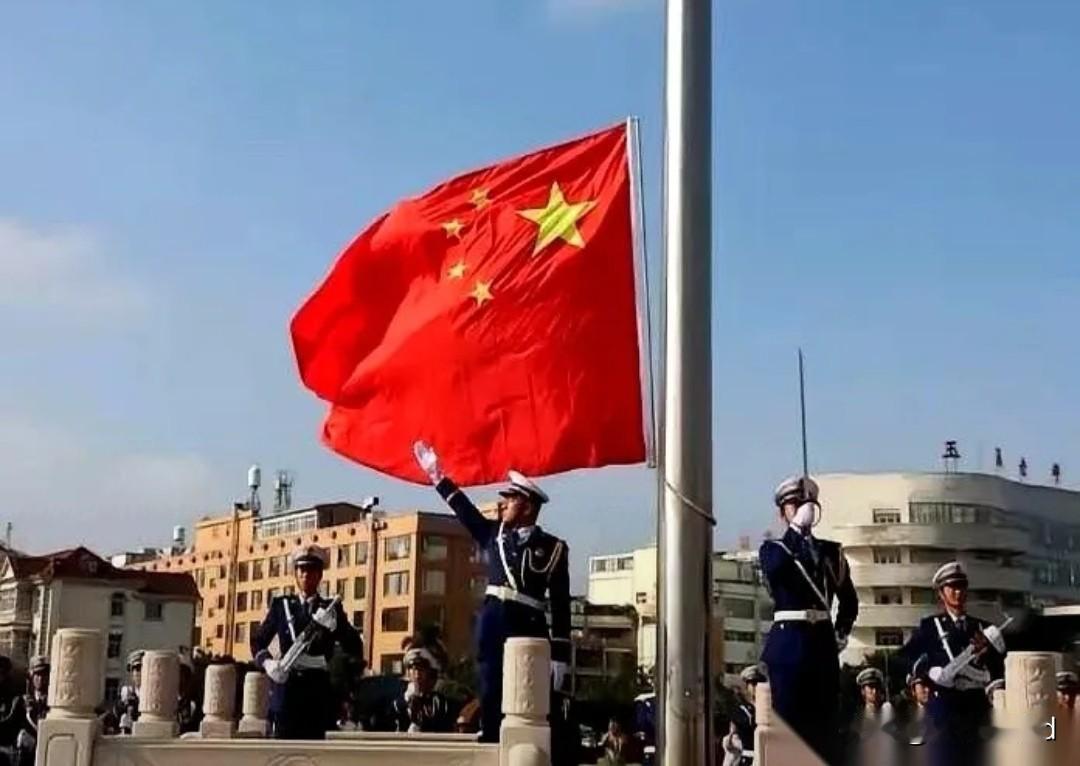 4月29日军报头版放话，全军采购系统掀地毯式整顿。
 
这波操作够劲儿，清完一批