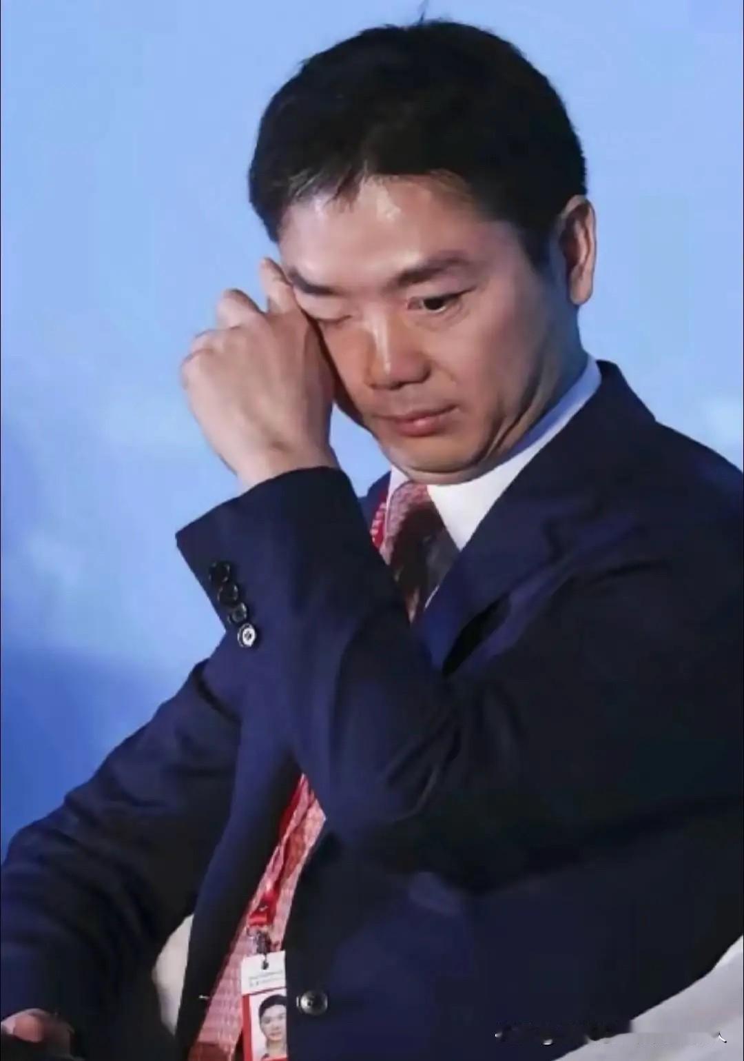 要说全网最倒霉的人，那必须是刘强东！

京东巴黎仓库惨遭一锅端，网传损失高达3.