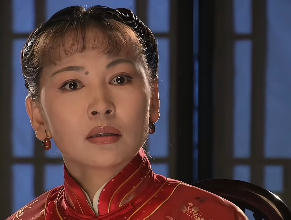 我这两天不是在追王菲的演唱会吗。。。我今晚看了1999年日本东京武道馆那场，这场