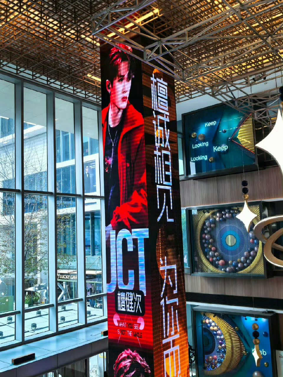 檀健次黄龙国际痛楼应援檀健次黄龙国际中心应援排面直接封神！檀健次值得所有偏爱与盛