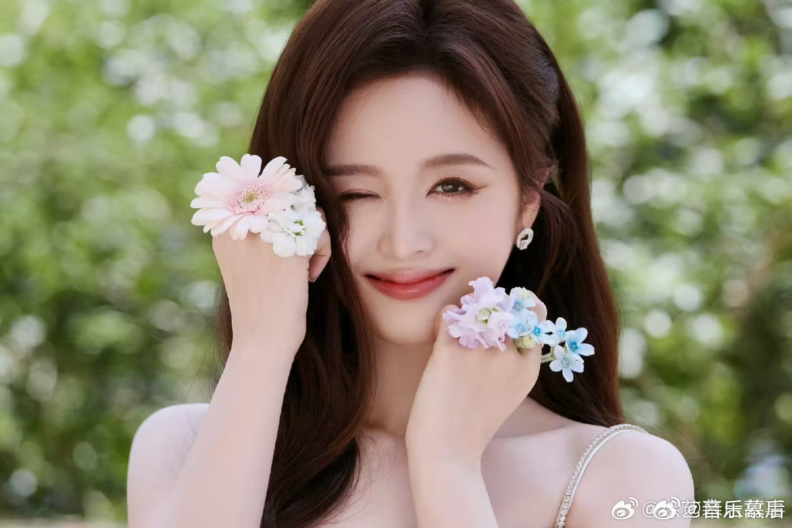 吴宣仪翟潇闻伸手不打饭撒人 你好星期六你好星期六爆笑片段速看，吴宣仪翟潇闻合拍抽