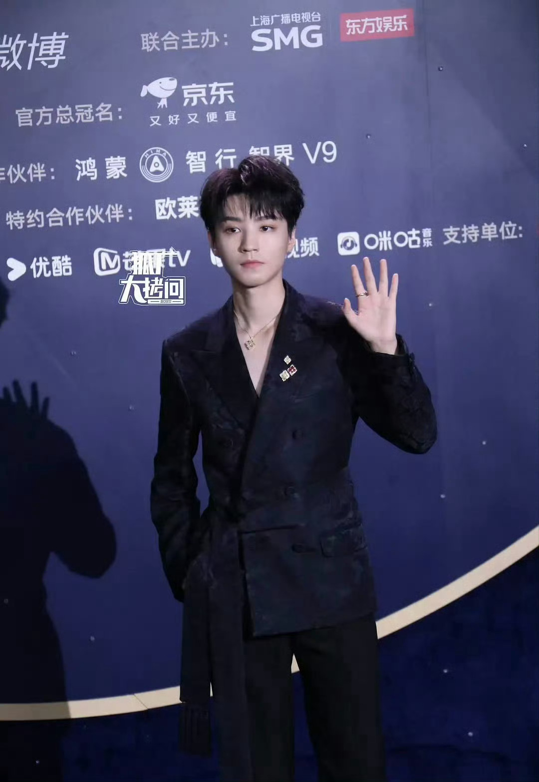 woc王俊凯帅的我尿王俊凯走红毯所有闪光灯吻了上来
