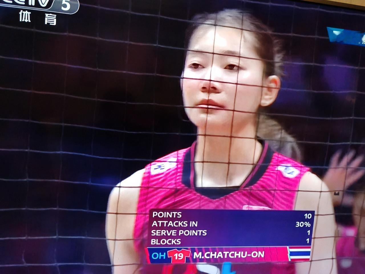 女排亚锦赛决赛，中国女排对阵泰国女排，前三局中国女排20：25，25：11，25