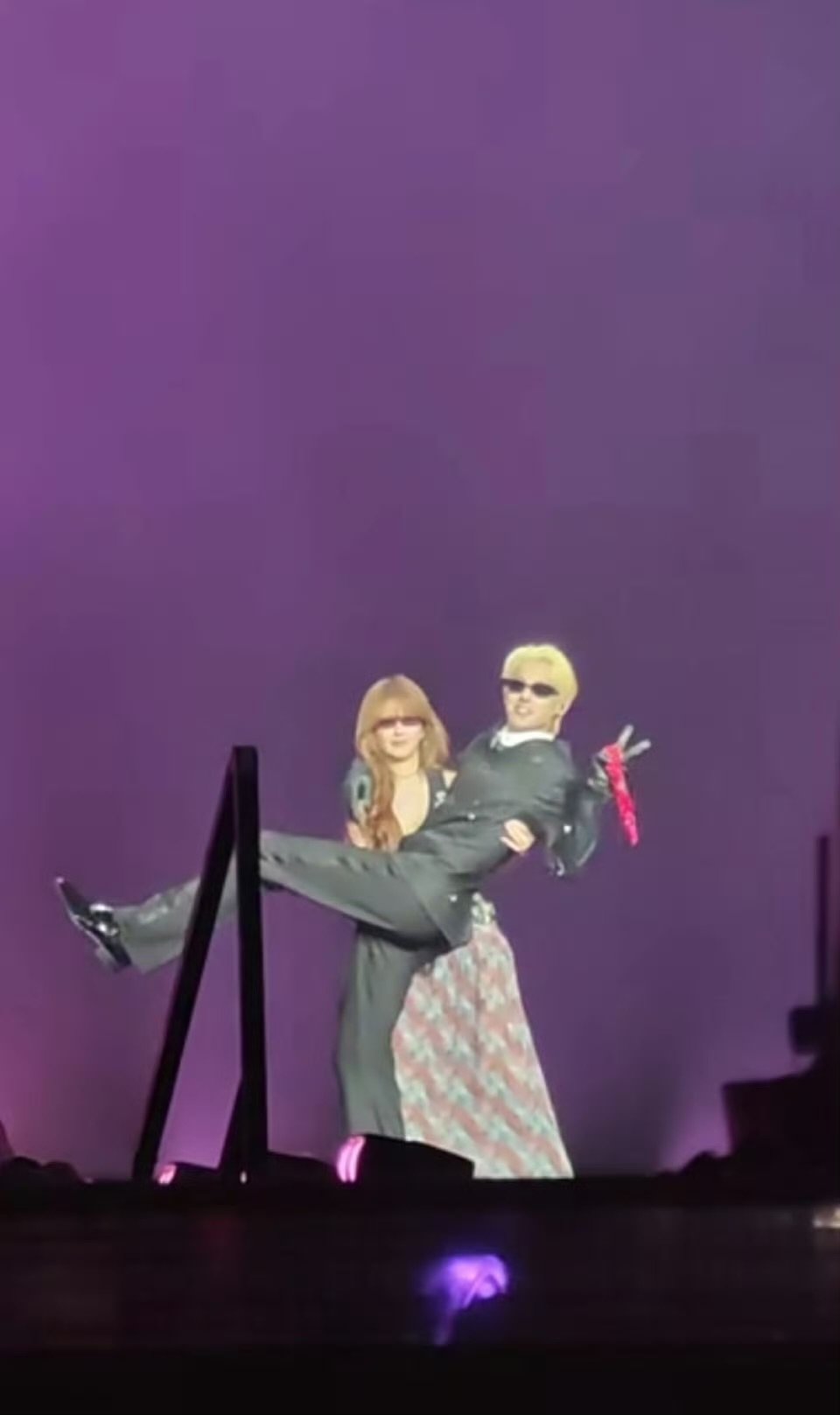 王鹤棣演唱会pretty合作舞台王鹤棣演唱会pretty舞台 王鹤棣演唱会赵露思