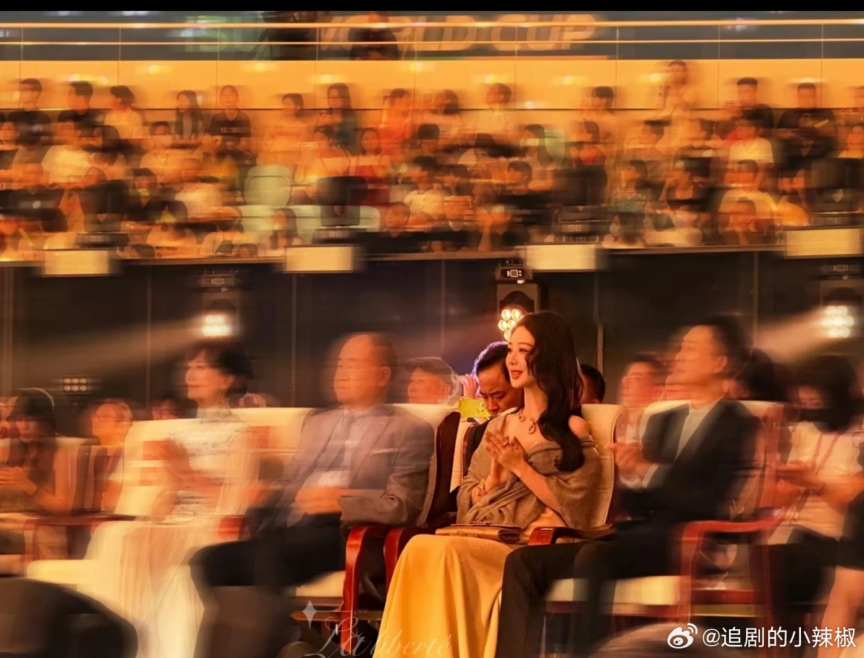 杨紫百花奖内场神图，她每次大场合都很有面儿，这个造型师配享太庙！ 