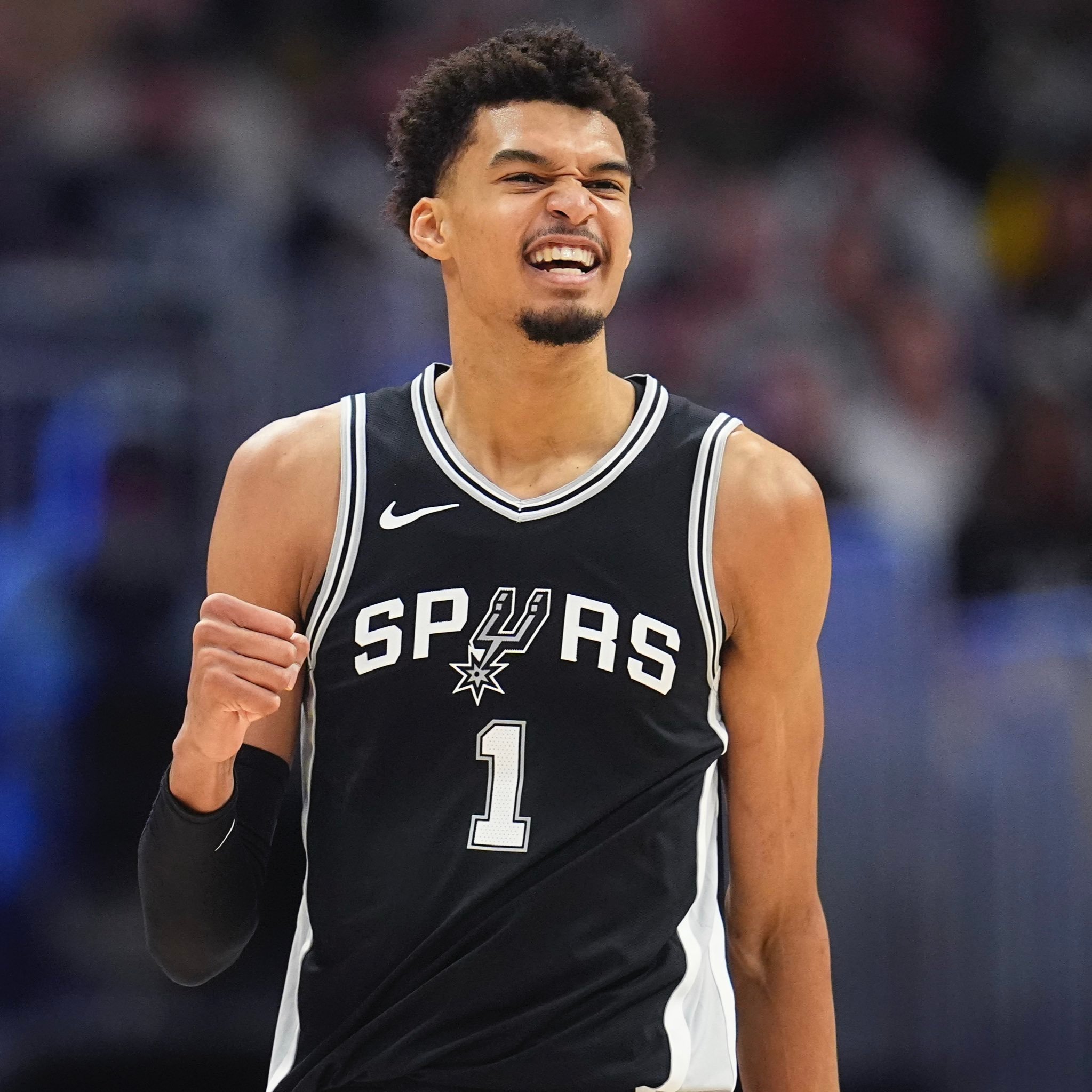 赢一轮系列赛抽一件球衣或者球鞋，准备抽四轮gowembygo