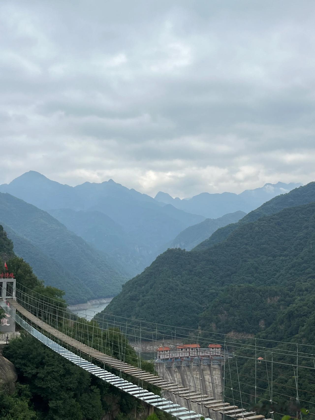  走的小景点多了，感觉现在景区里面玩的都一样了。你去玩的时候就分不出来是哪个景点