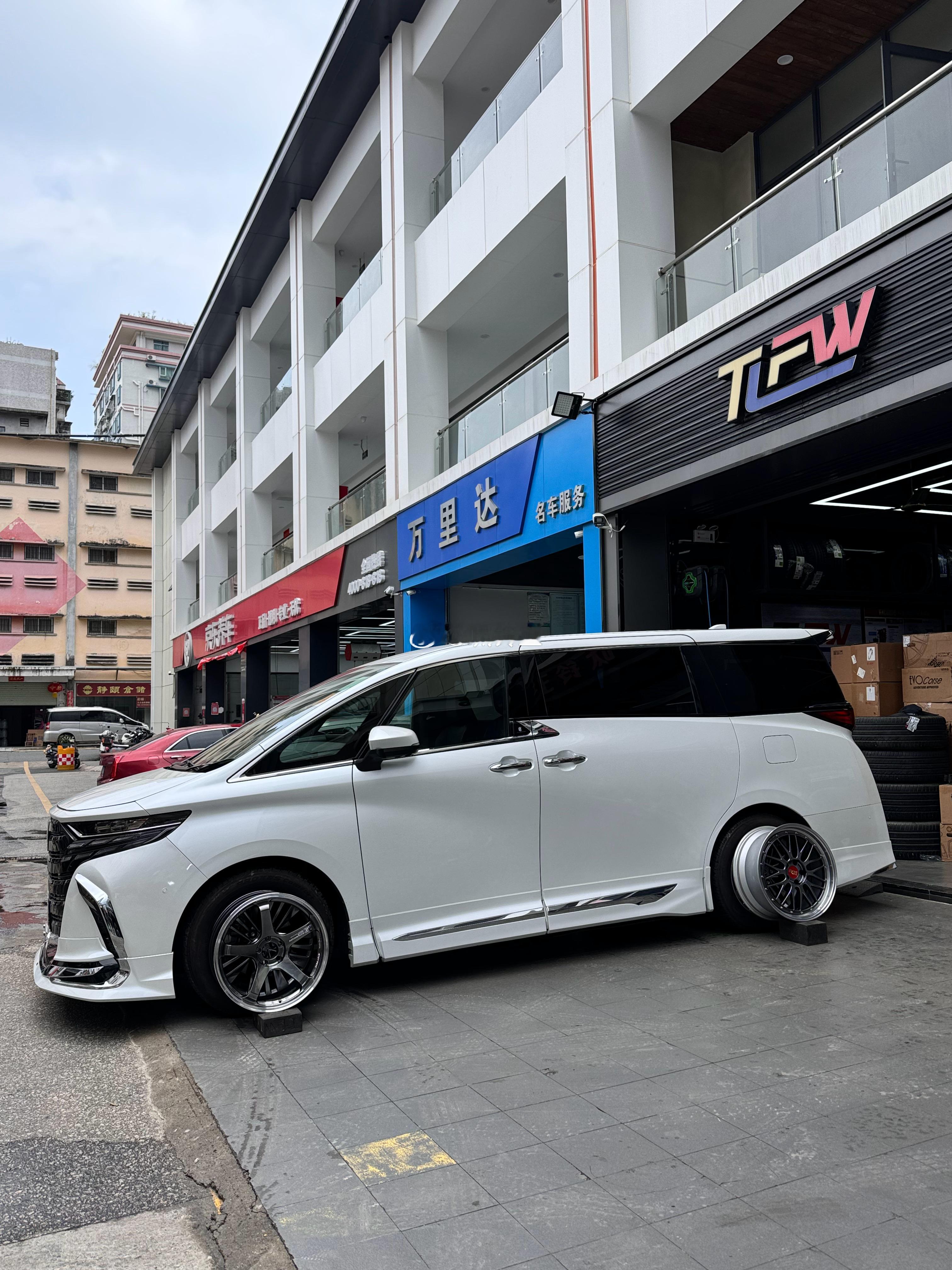 40系选新鞋 ： ADVAN GT  • BBS LM 