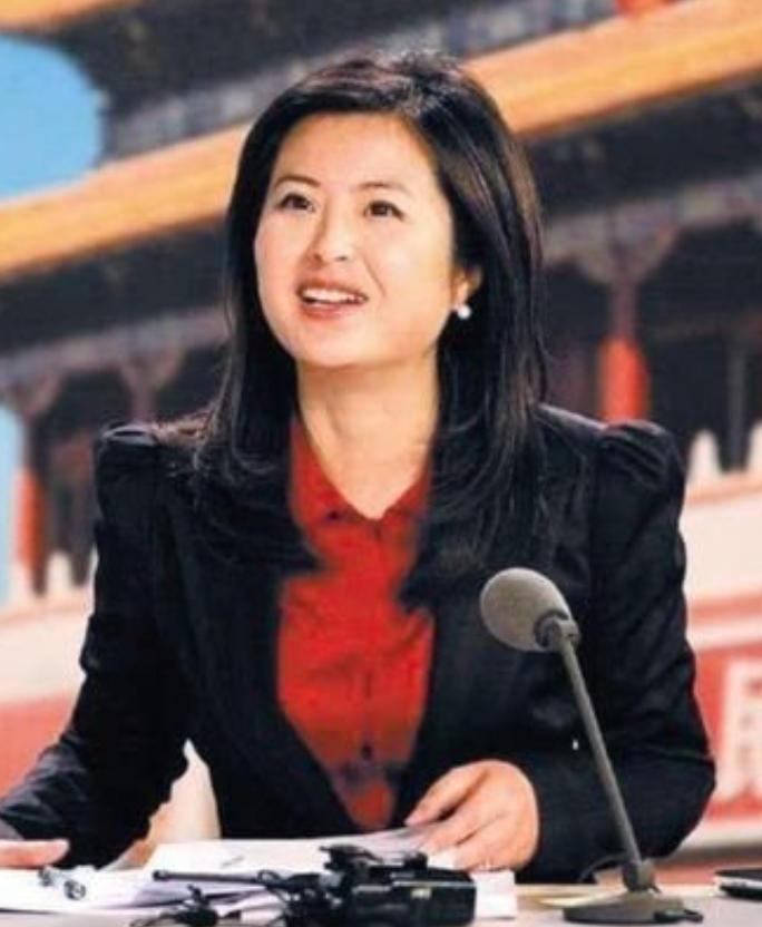 42岁的央视主持人张泉灵辞去工作后，趁着60岁的丈夫不注意，带着存款147万，前