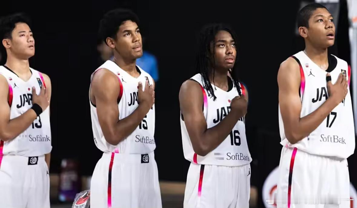 U17男篮世界杯，日本男篮83-104不敌新西兰。本场比赛，日本U17男篮体型方