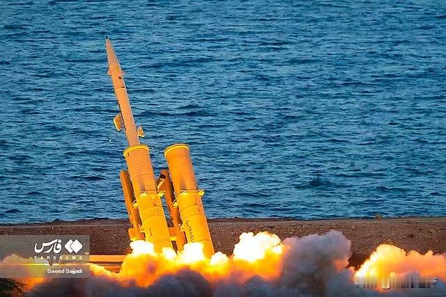 美国方面称，美军封锁伊朗一天，伊朗损失5亿美元！伊朗革命卫队和巴斯基民兵很快就要