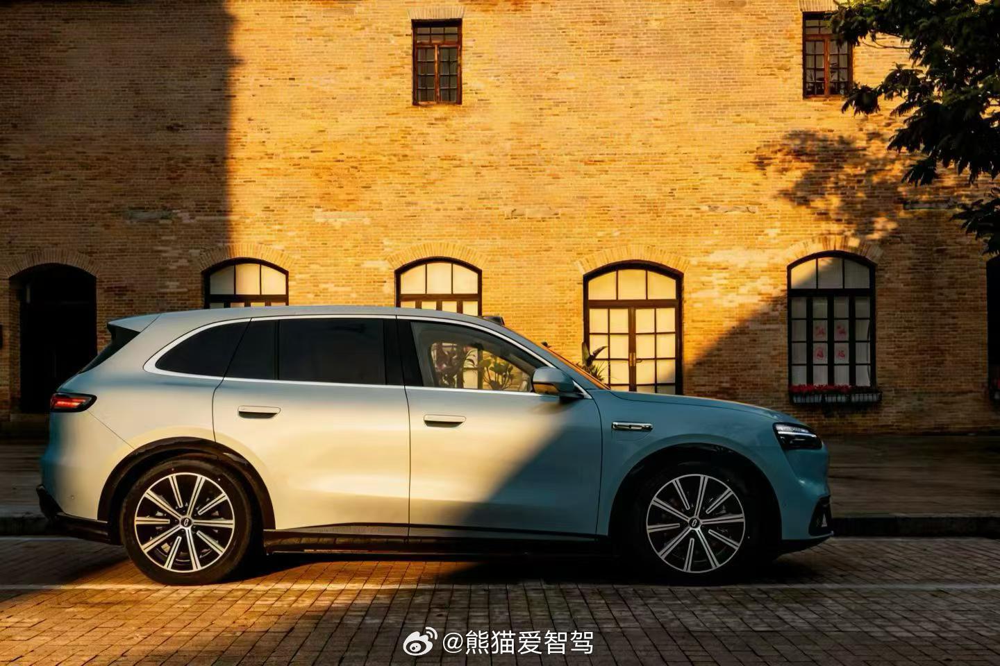 这组问界m6 的图怎么样？看起来也是越来越年轻化了智慧出行体验问界汽车赛力斯鸿蒙