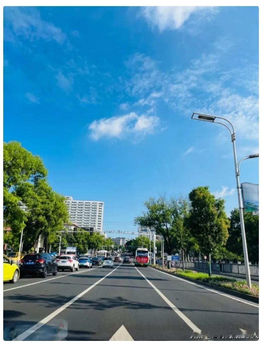 这下大家放心了，
再过6天，
也就是8月14号，全国各地都将正式
末伏阶段，一共