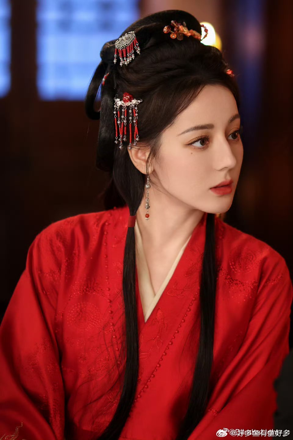 迪丽热巴贺思慕角色热度破亿全网热度强势破亿，贺思慕凭独特人设圈粉无数，迪丽热巴把