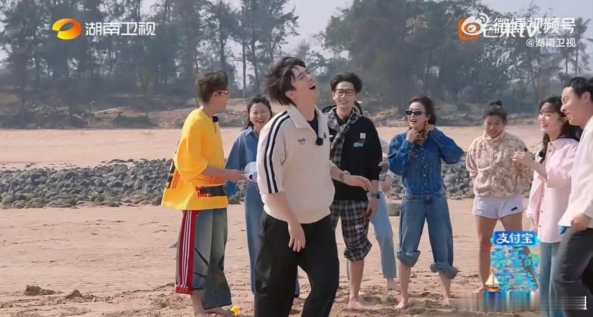 王鹤棣一句话让张宸逍跪了亲爱的客栈谁懂这一段！王鹤棣一开口，张宸逍当场跪，精彩程