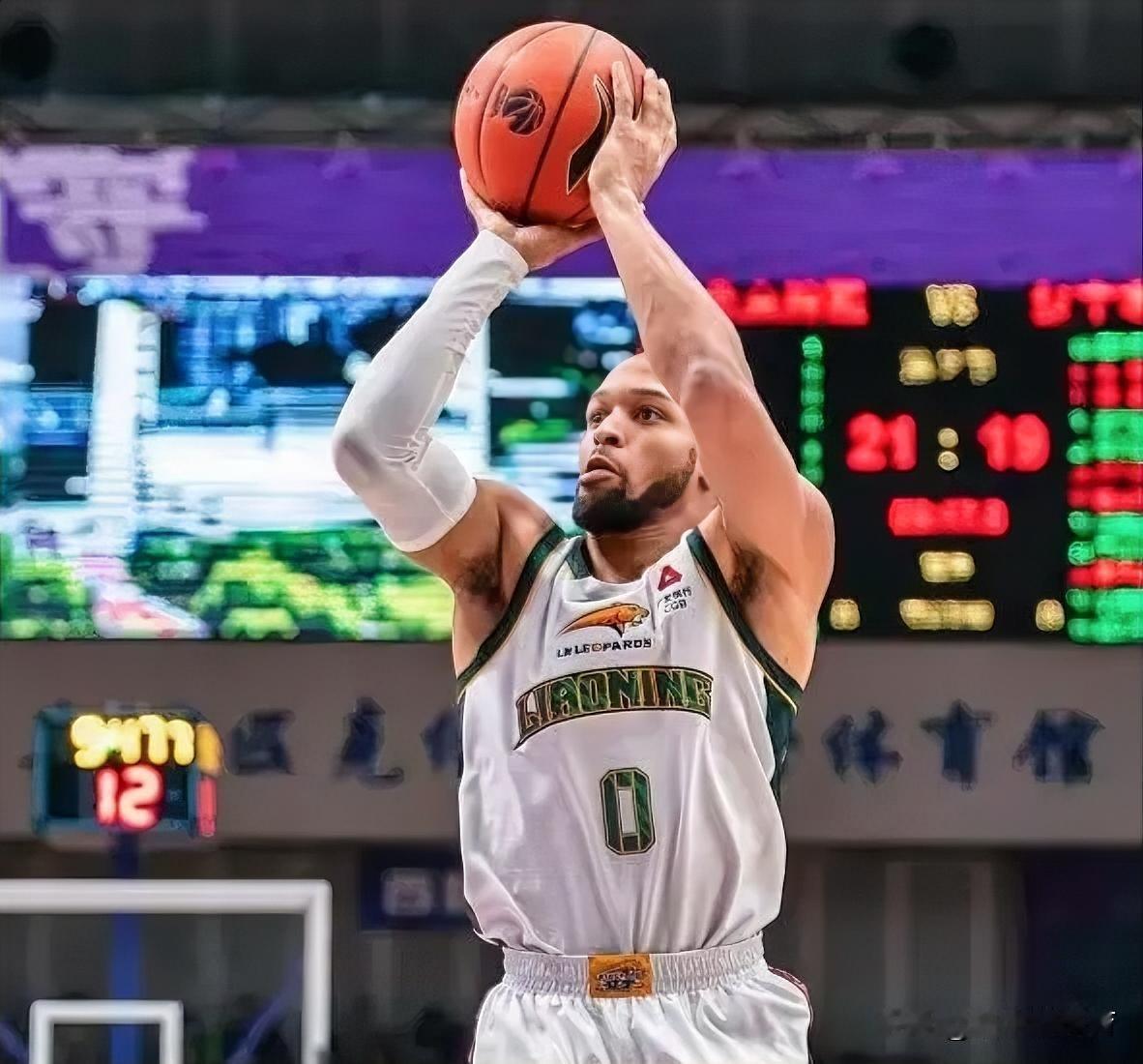 辽篮小外援杰隆布朗会不会被裁掉？
辽篮签约新外援亨特几乎已成定局，那么现有的四位